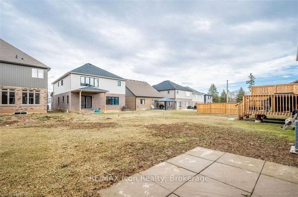 135 Acacia Avenue photo 35