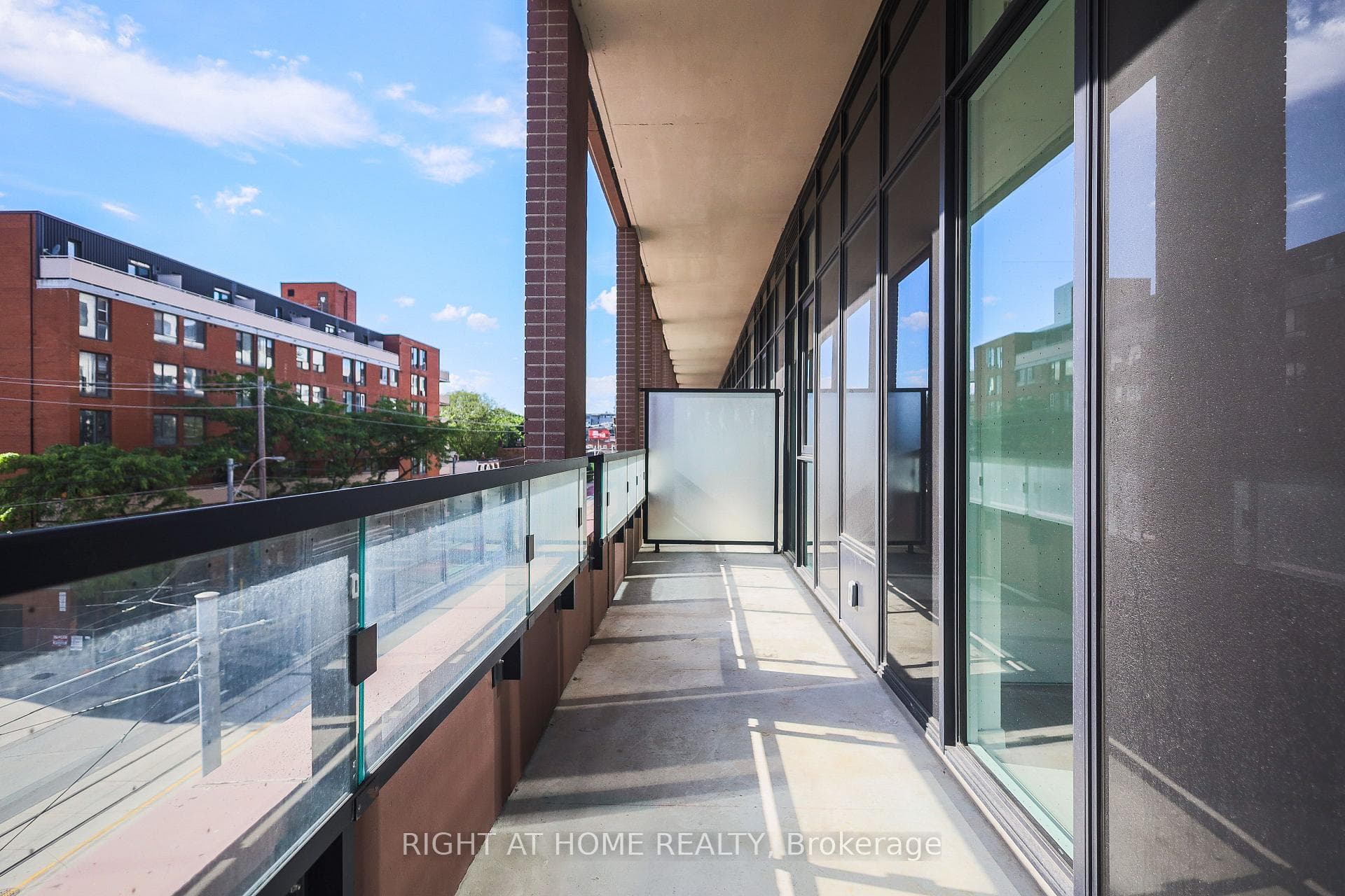 285 Dufferin Street Unit 220 photo 29