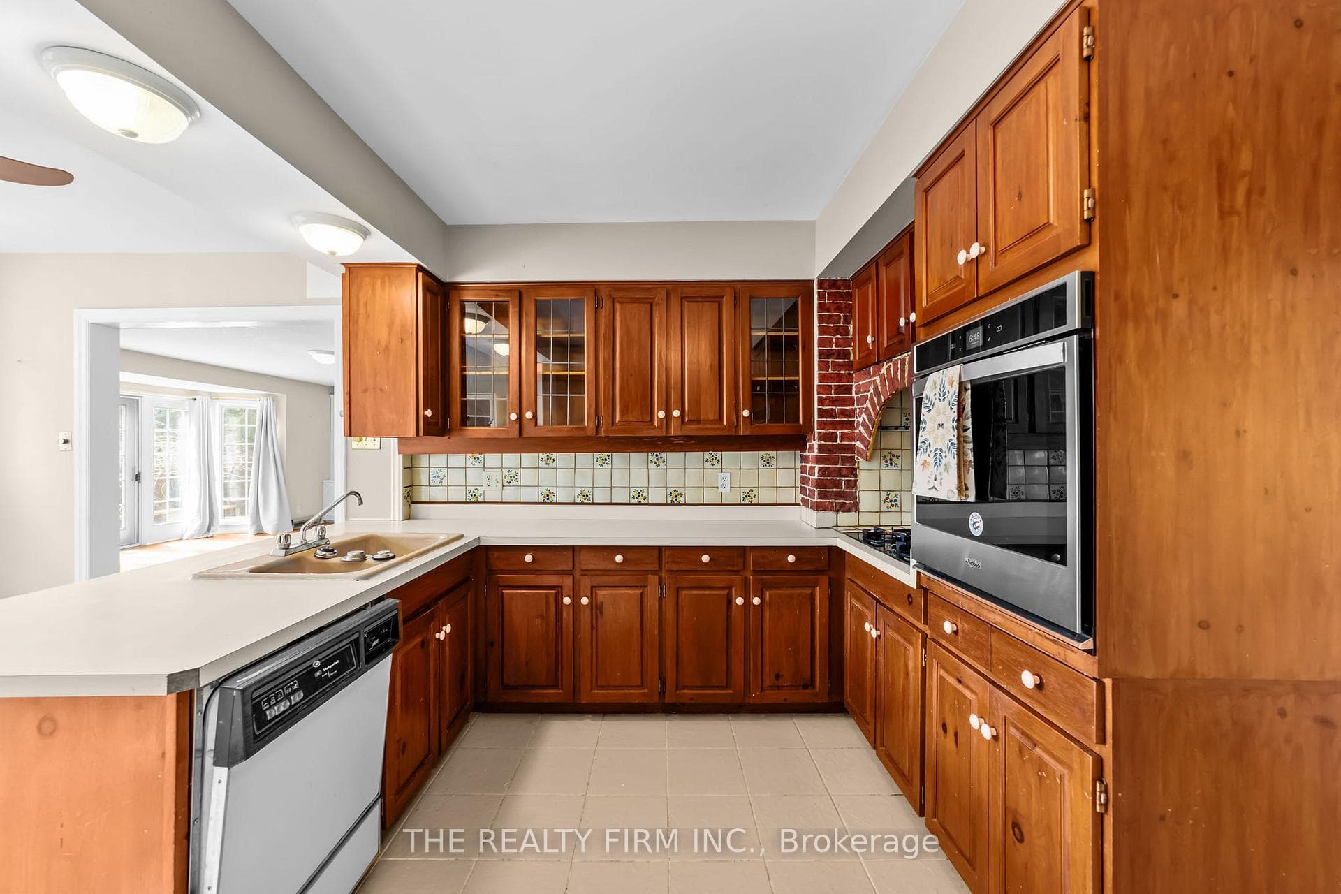 15 Mayfair Drive photo 28