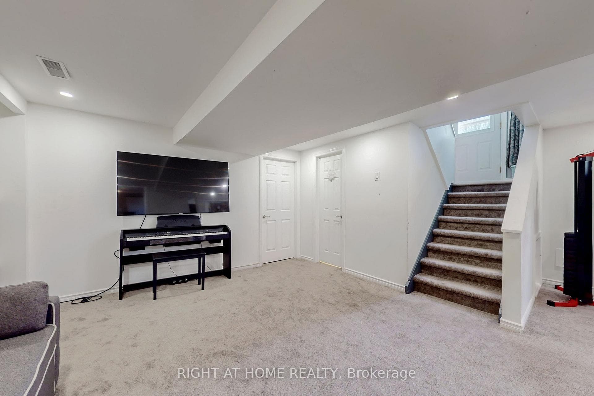 107 Howard Road photo 25