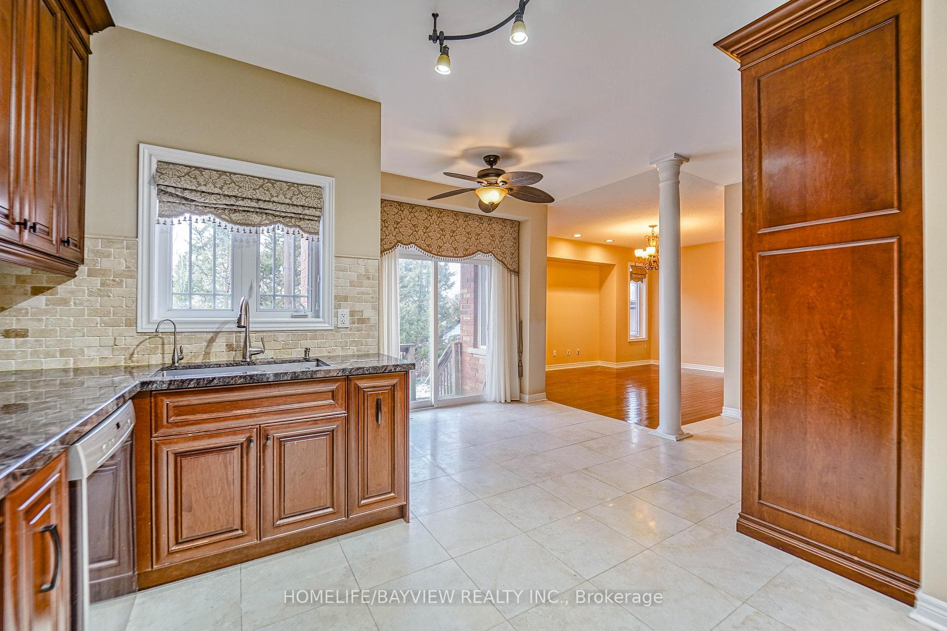 88 Regatta Avenue photo 17