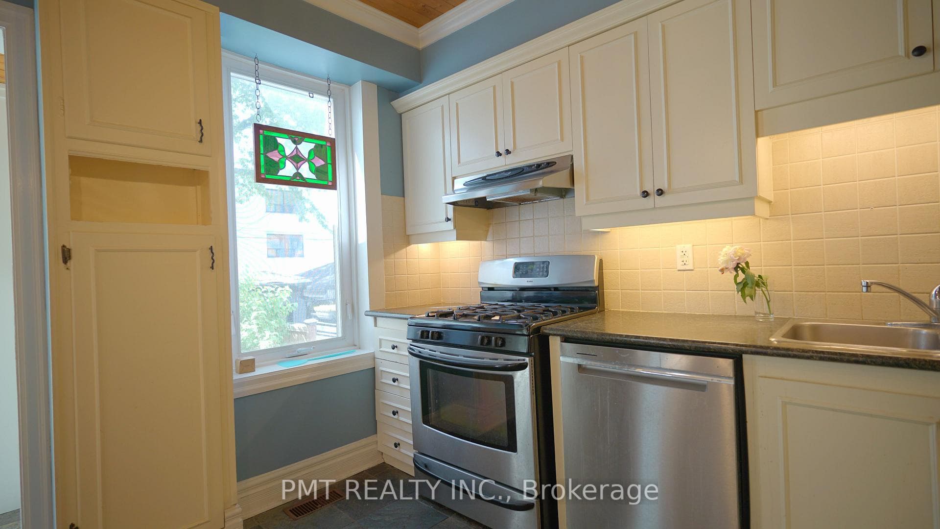 31 Burgess Avenue photo 10