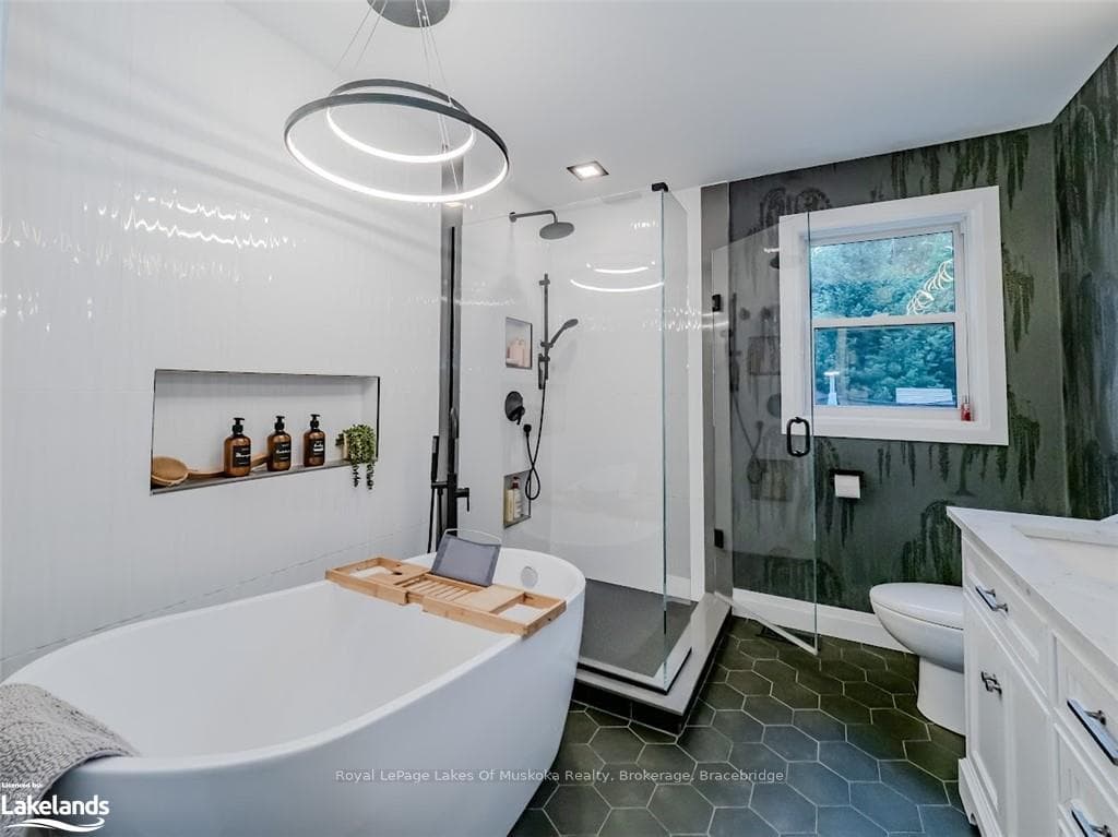20 COATES Avenue photo 18