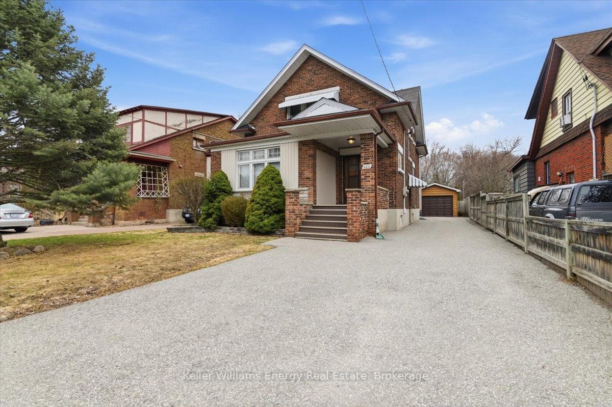 482 Simcoe Street photo 2
