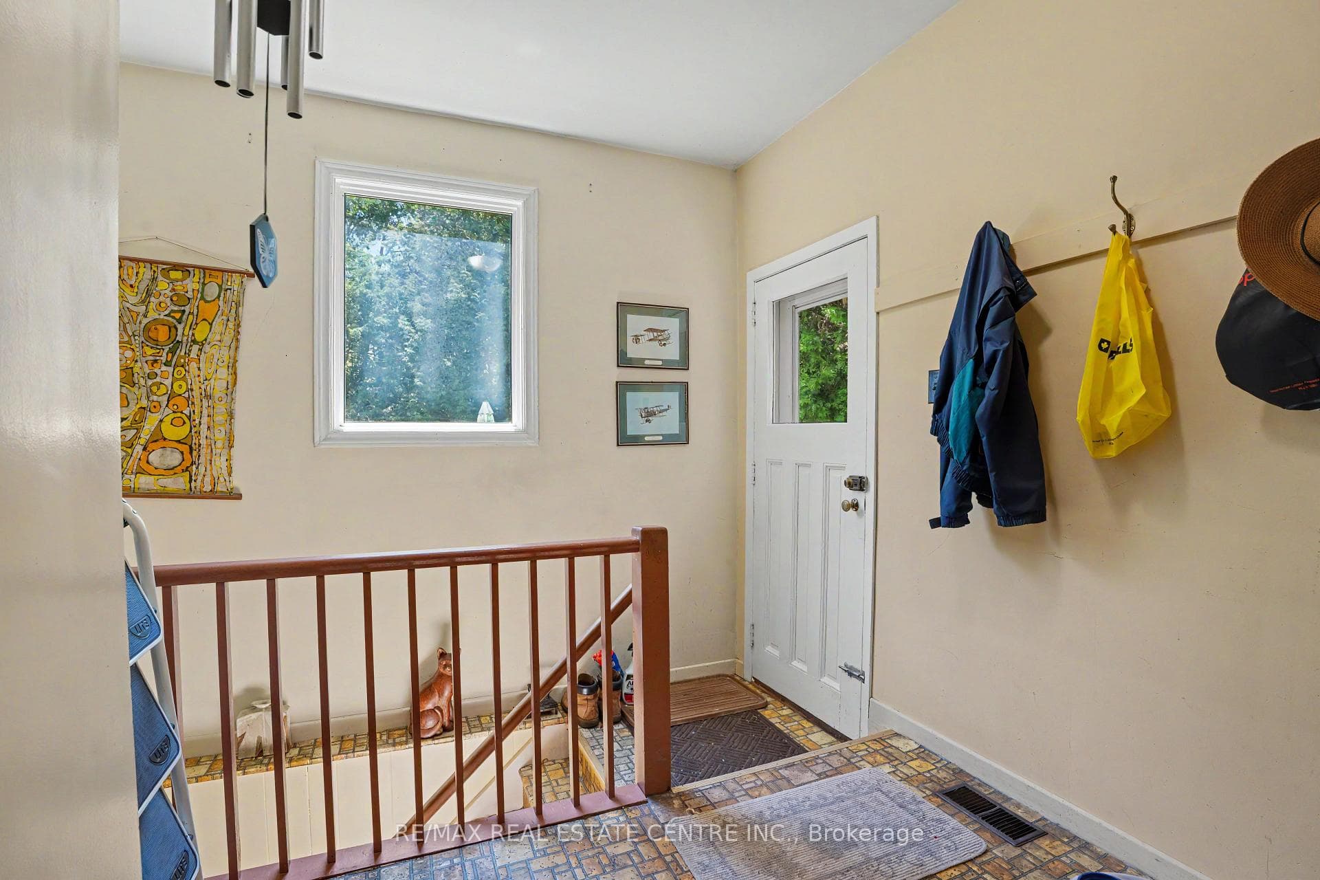 2068 Wellington Avenue photo 17