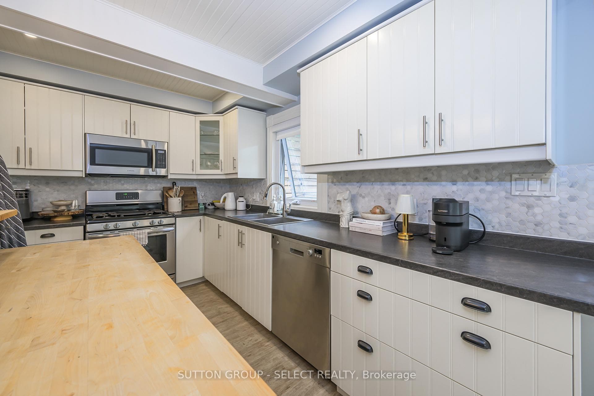 943 Colborne Street photo 11