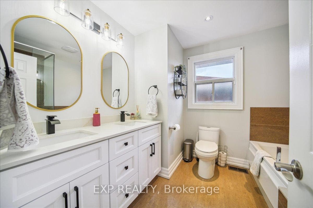 137 Kingsview Boulevard photo 19