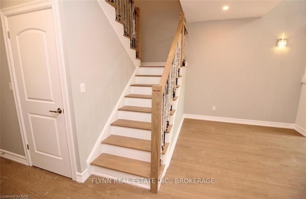 160 ANNE Street photo 8