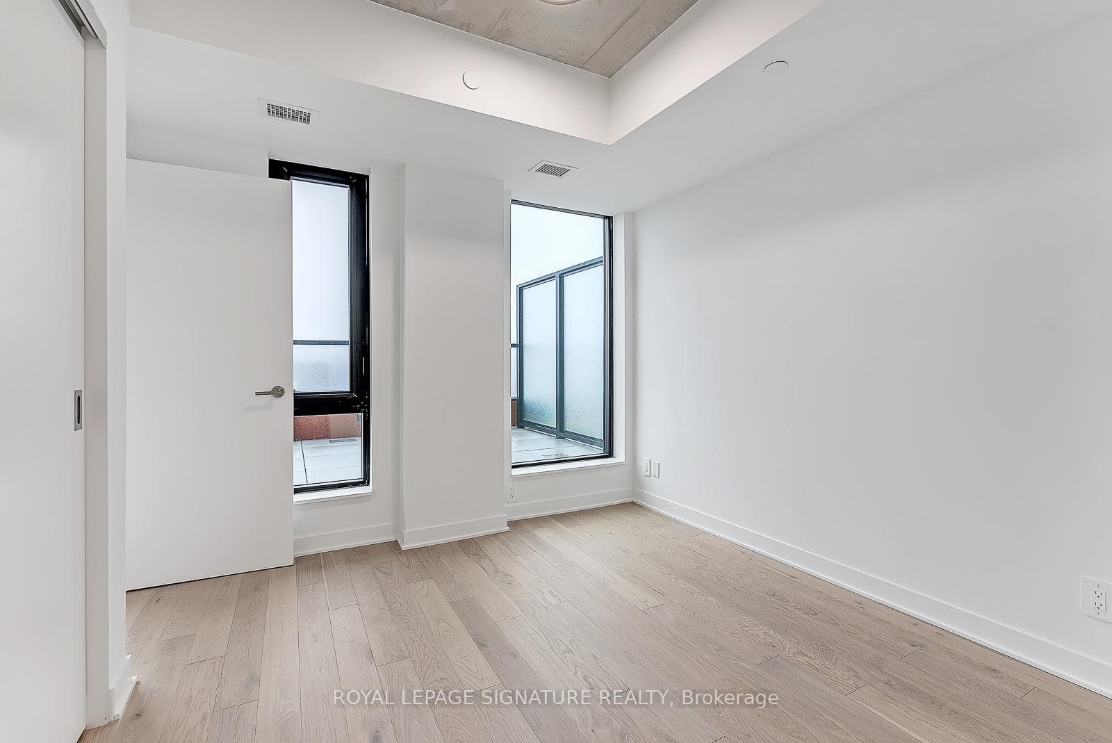 2720 Dundas Street Unit 616 photo 16