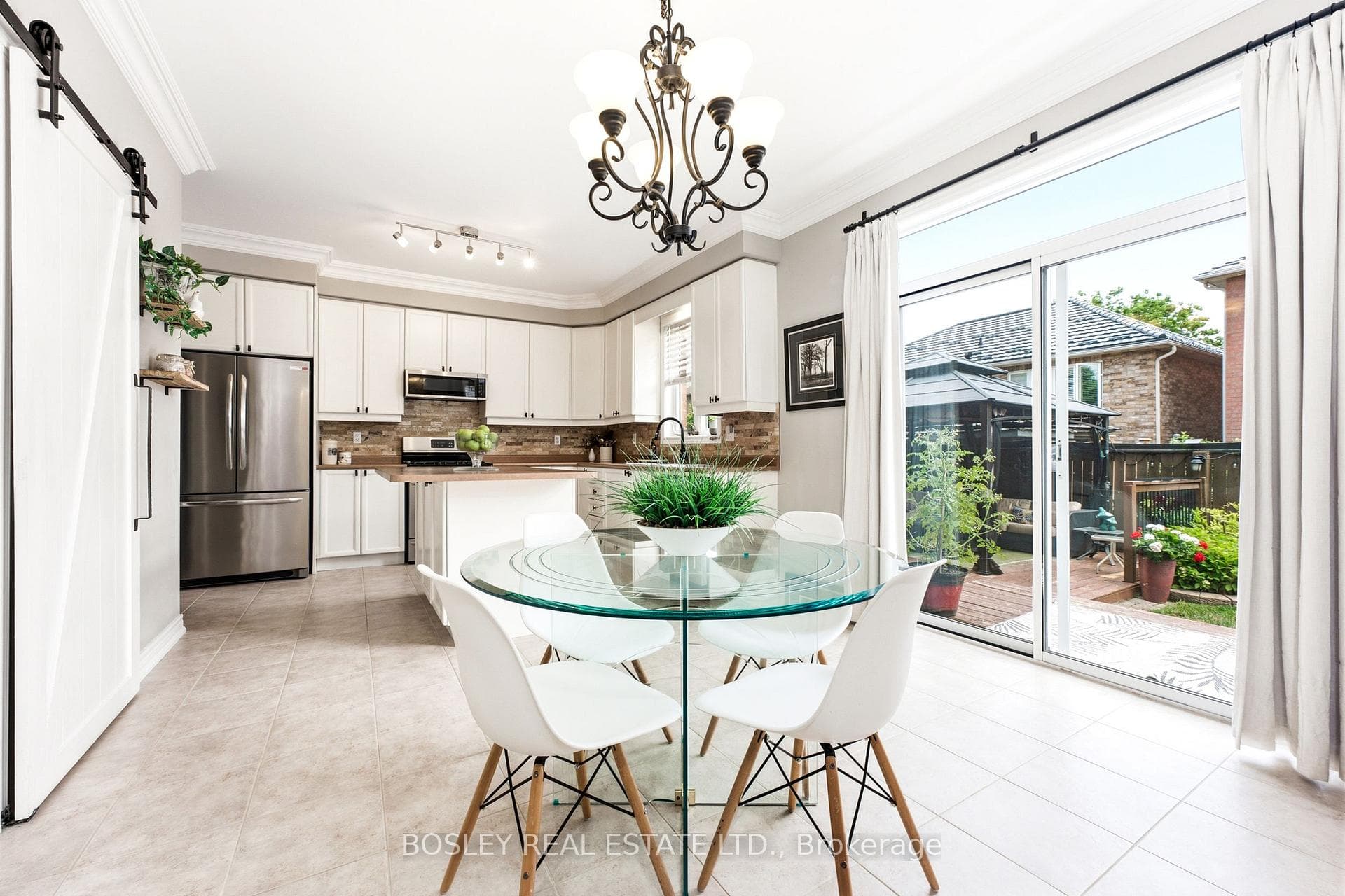 2160 Highcliffe Way photo 11