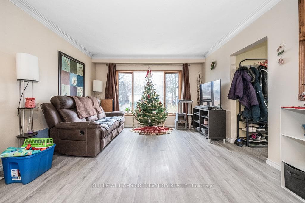 718 Bay Street photo 8