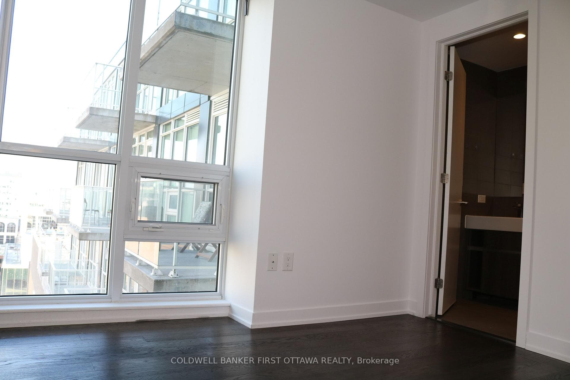 199 SLATER Street Unit 2013 photo 24