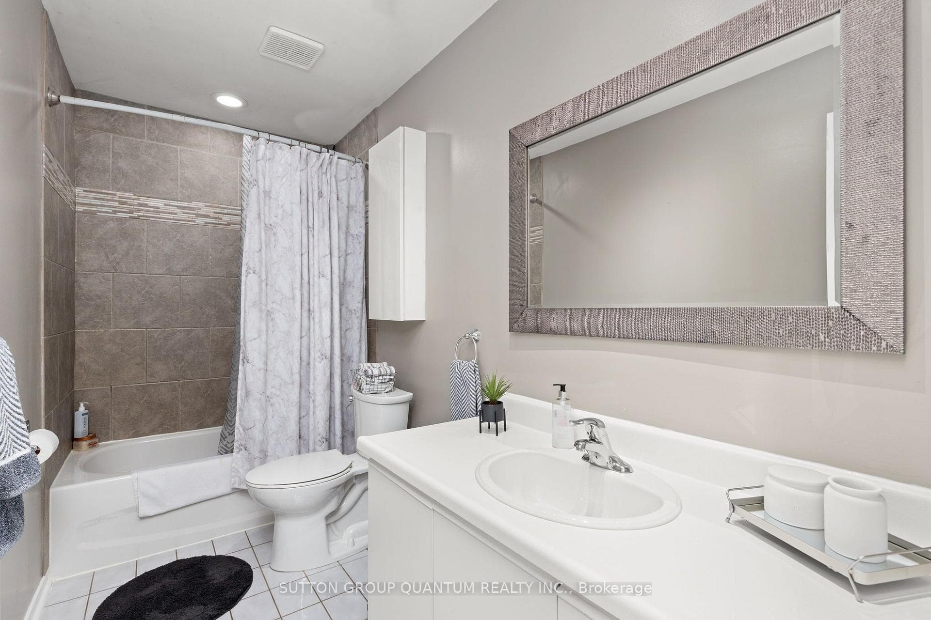2nd Floor Bathroom