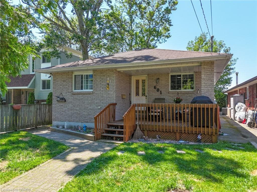 601 BANNER Avenue photo 2