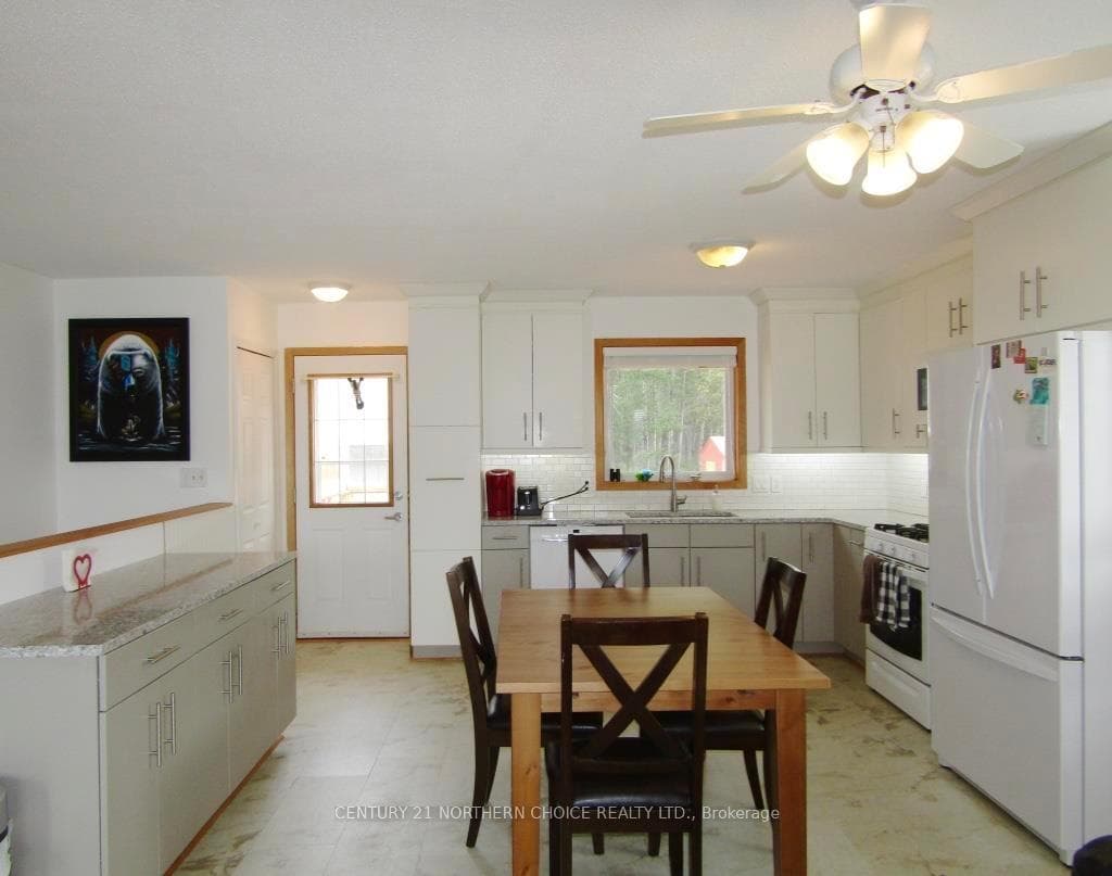 932 Kaitlyn Drive photo 7