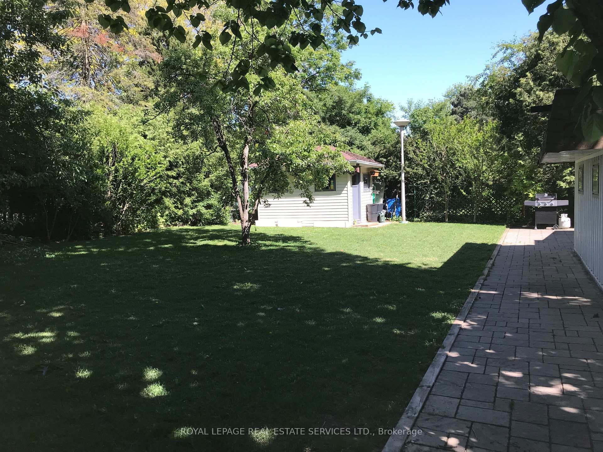 2719 Kinnerton Crescent photo 24