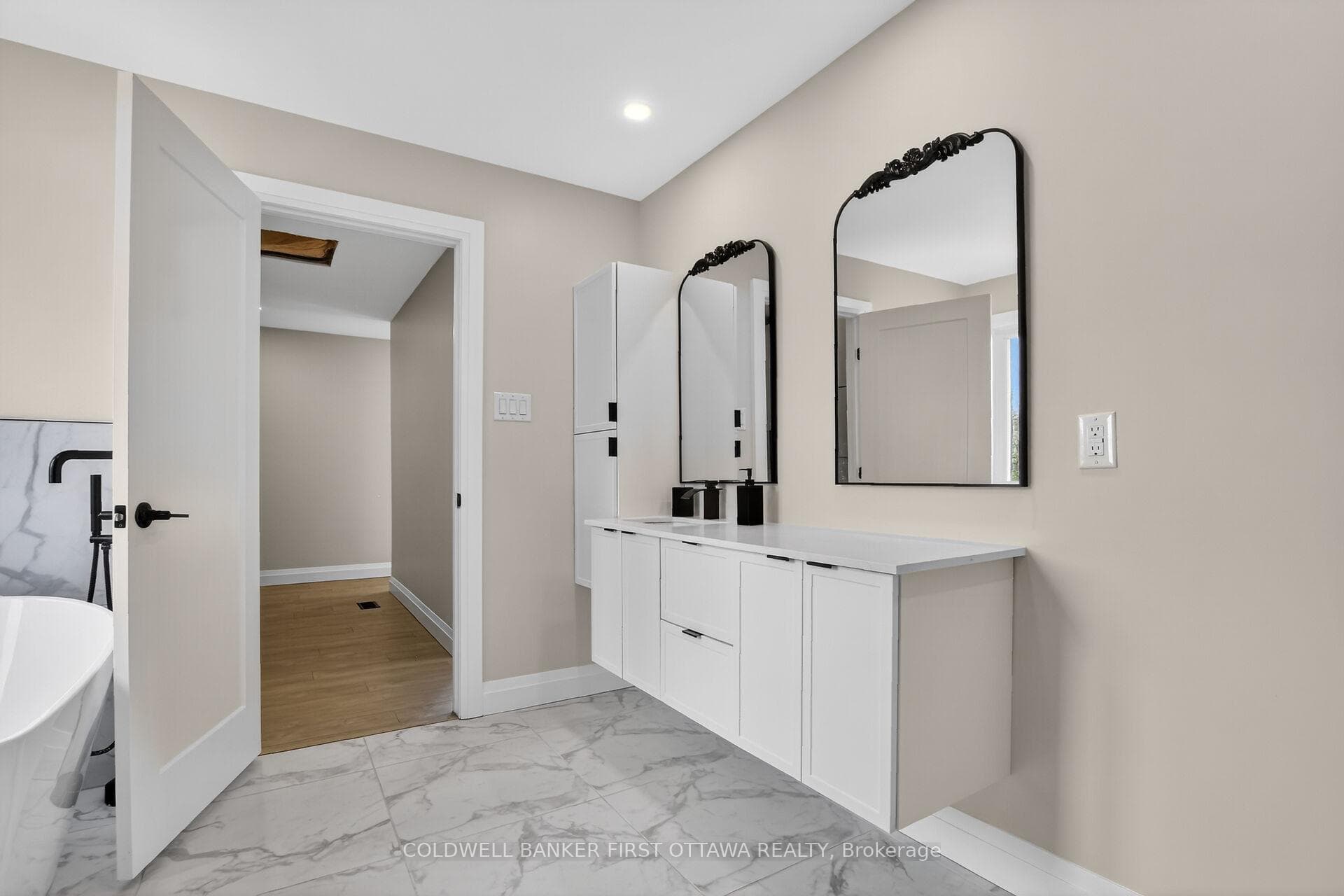 207 Owen Lucas Street photo 28
