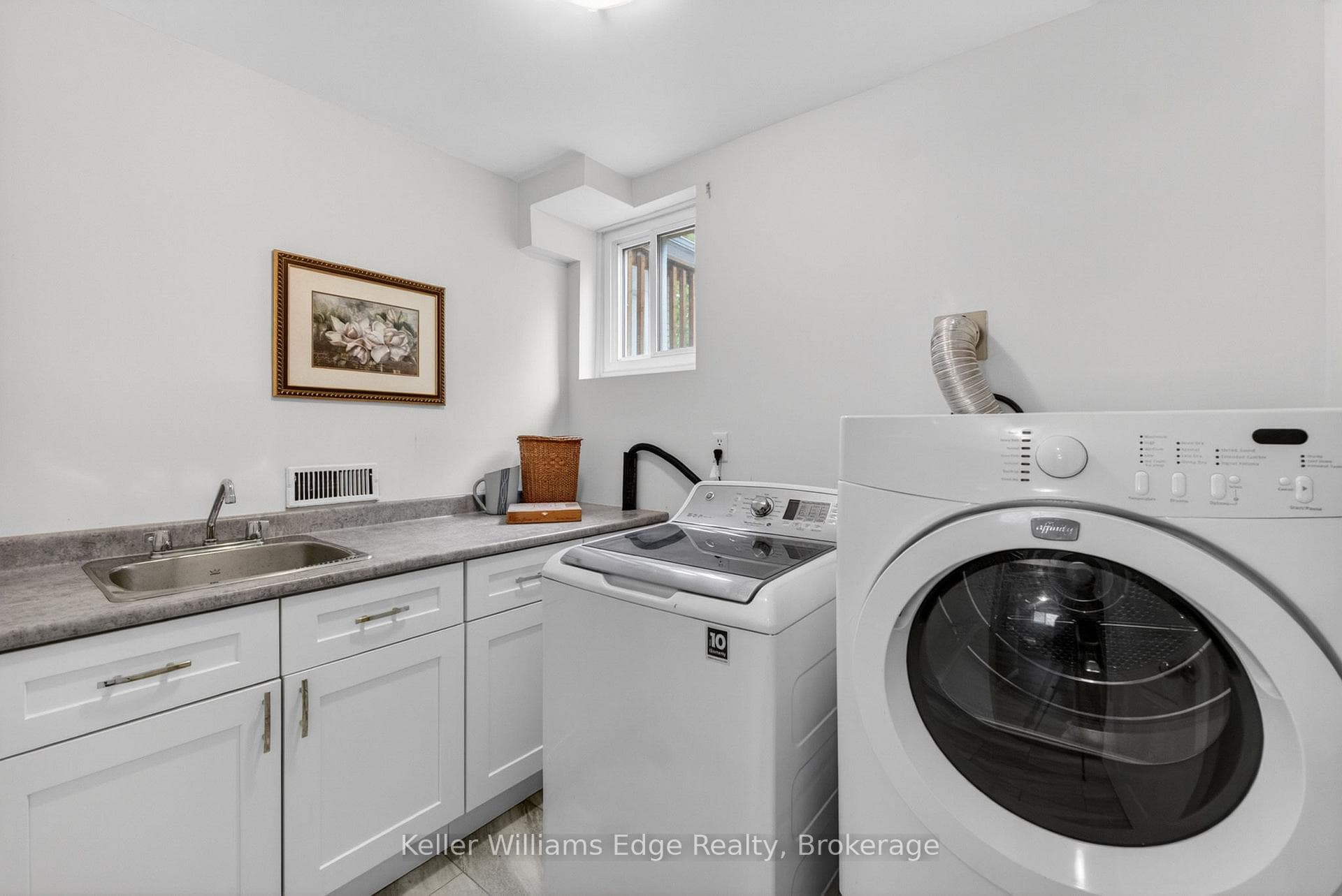 2471 Malcolm Crescent photo 39