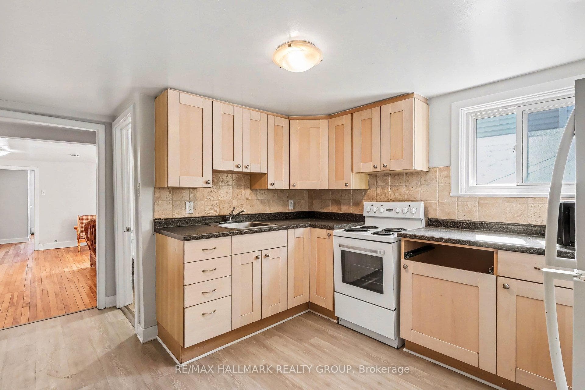 64 COBOURG Street Unit 2 photo 9