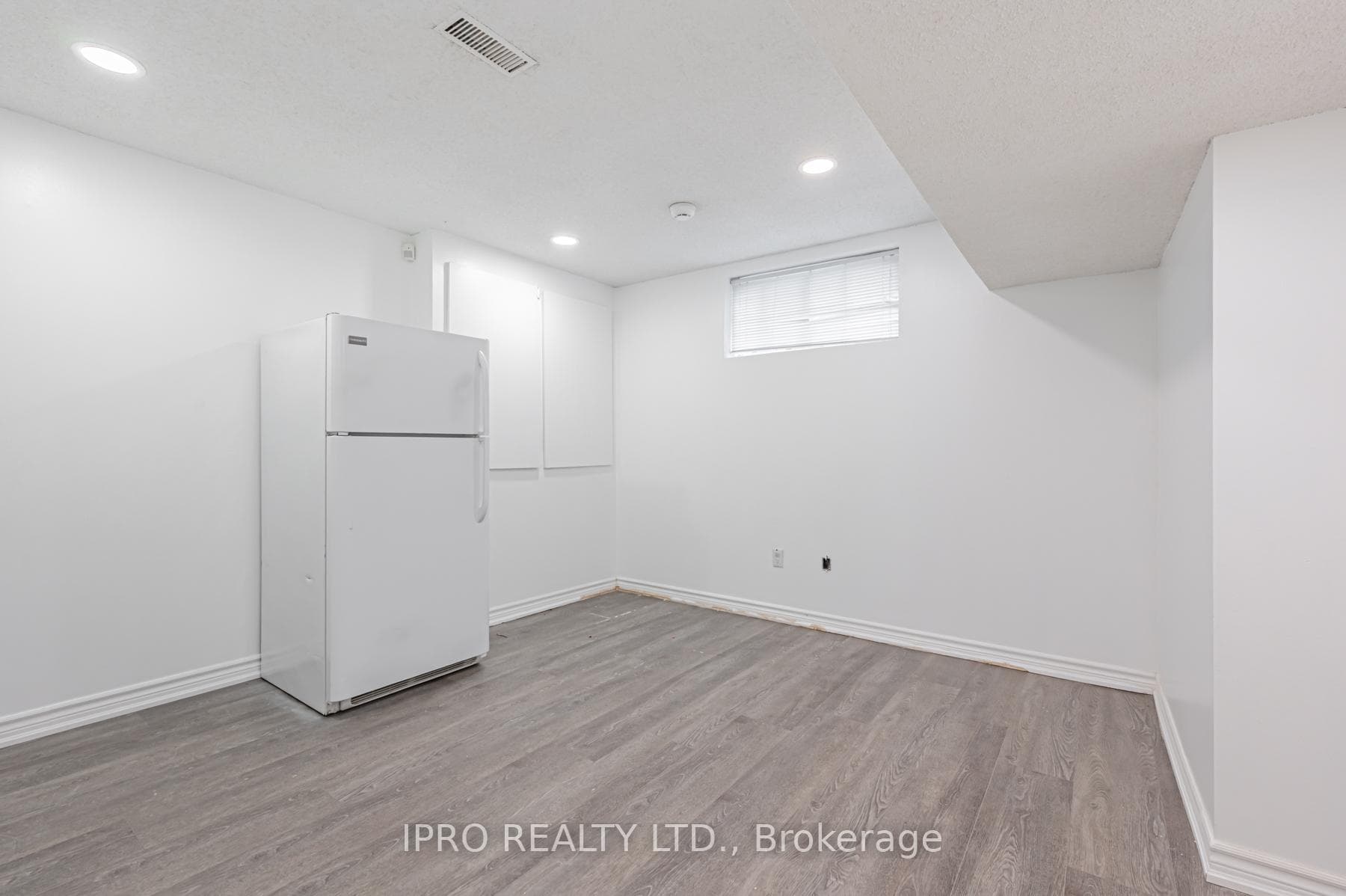 27 Danby Avenue Unit 1 photo 4