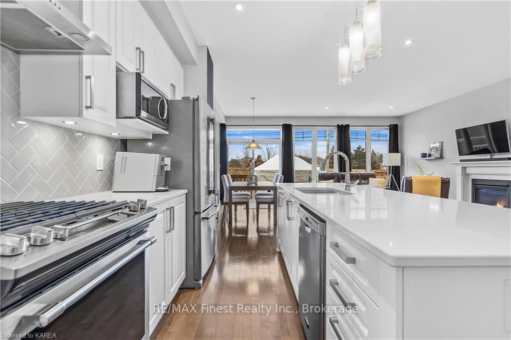 876 RIVERVIEW Way photo 13