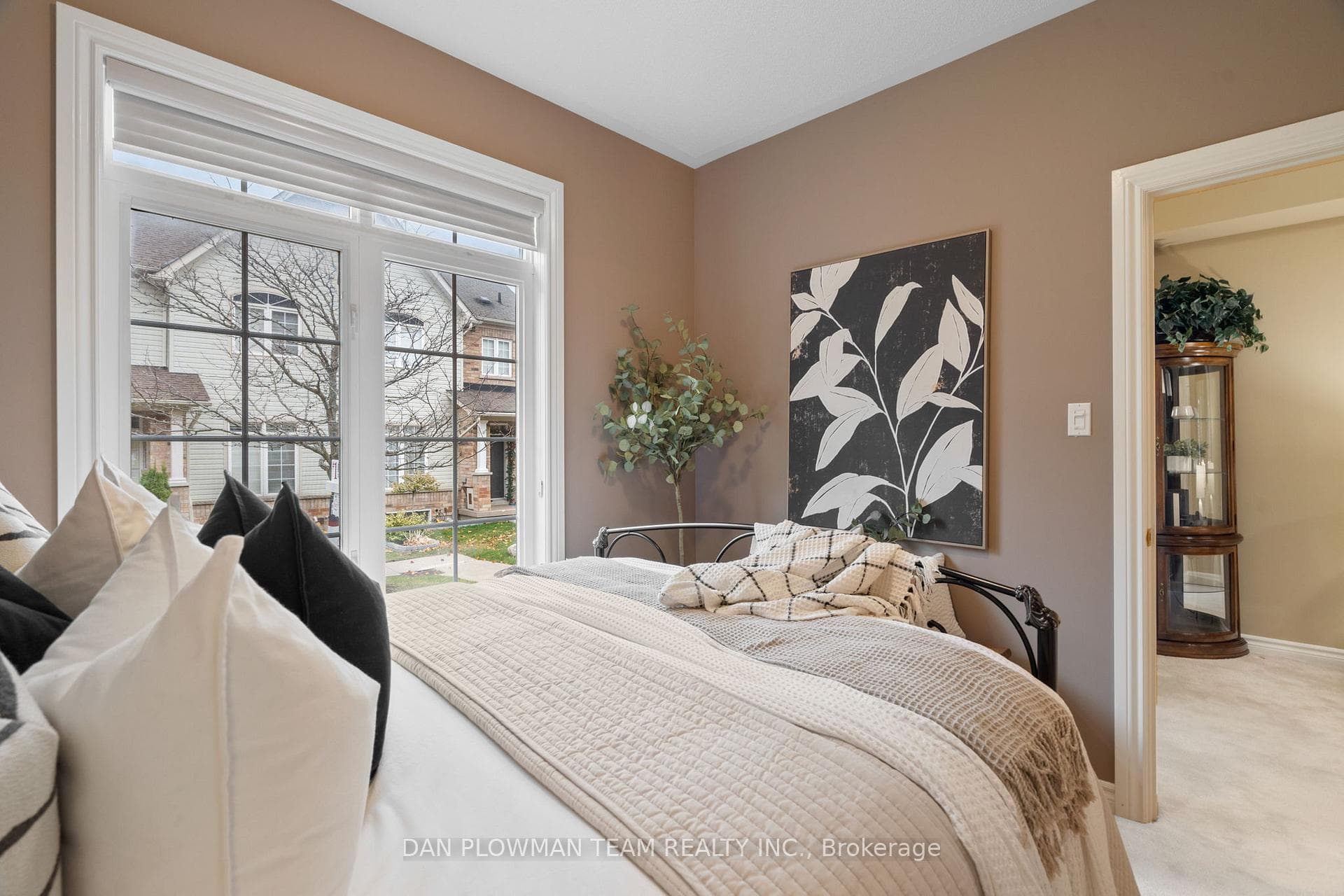9 Wicker Park Way photo 8