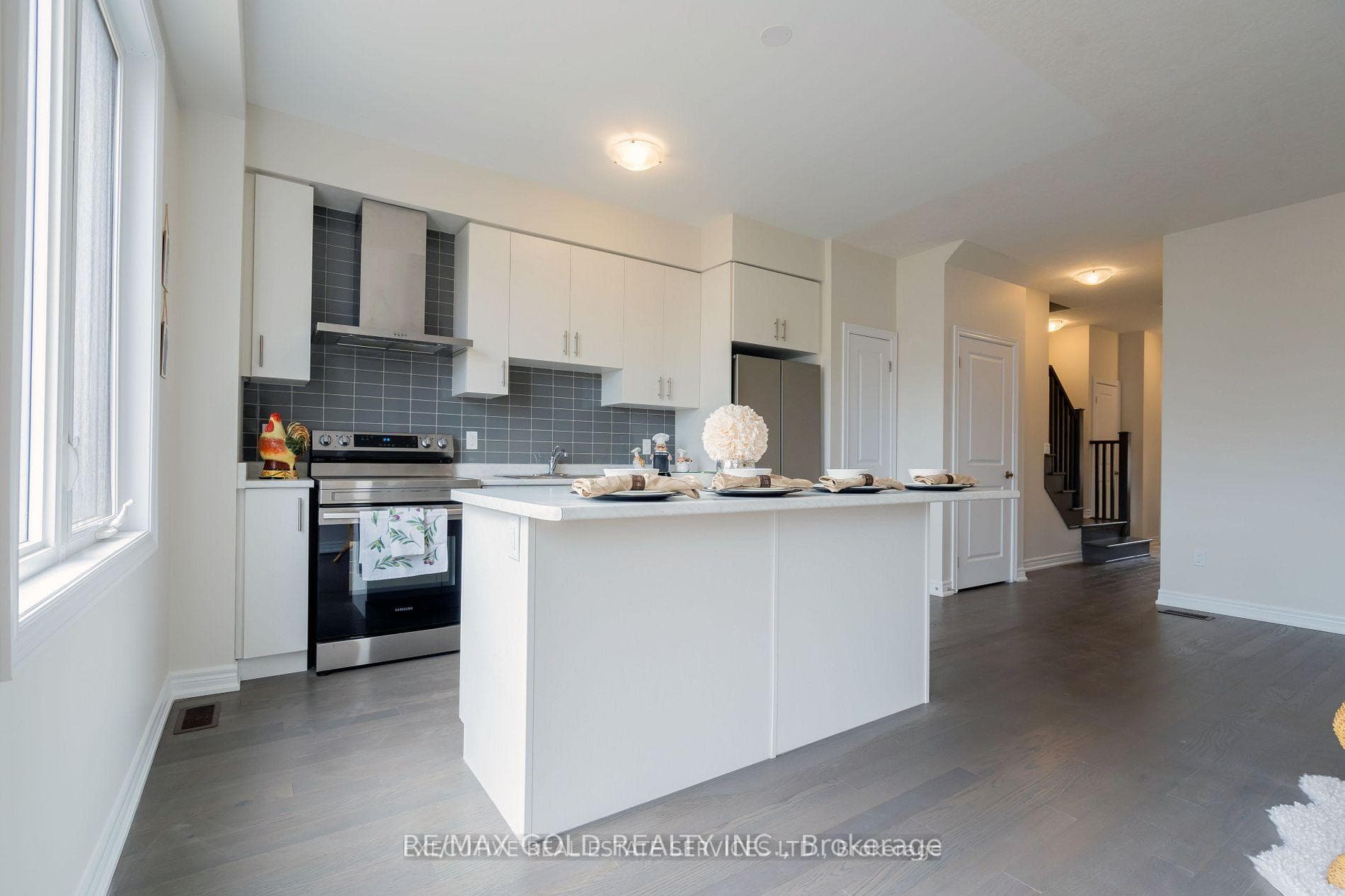 10 Mockingbird Lane photo 5