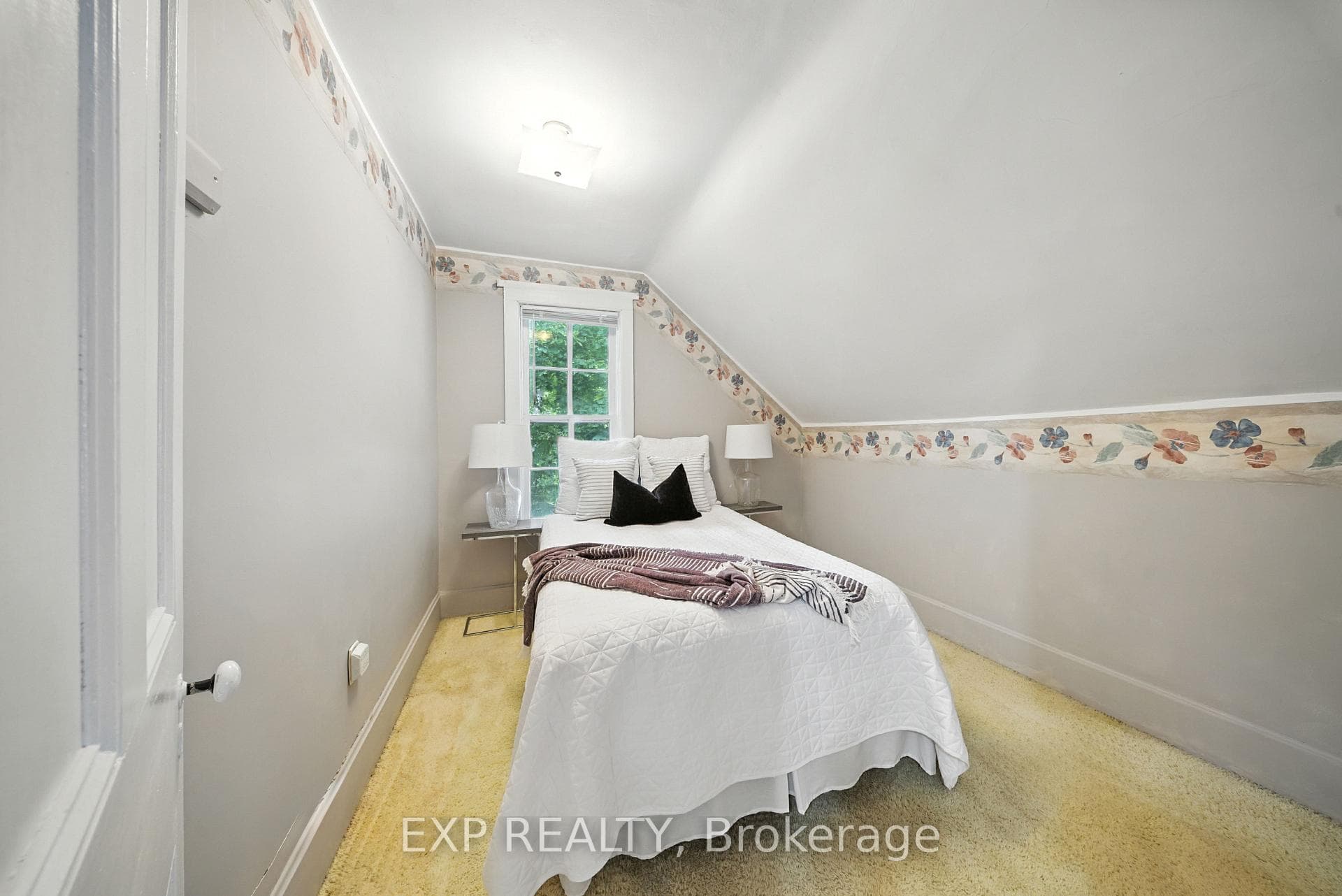 1051 Gibson Street photo 20