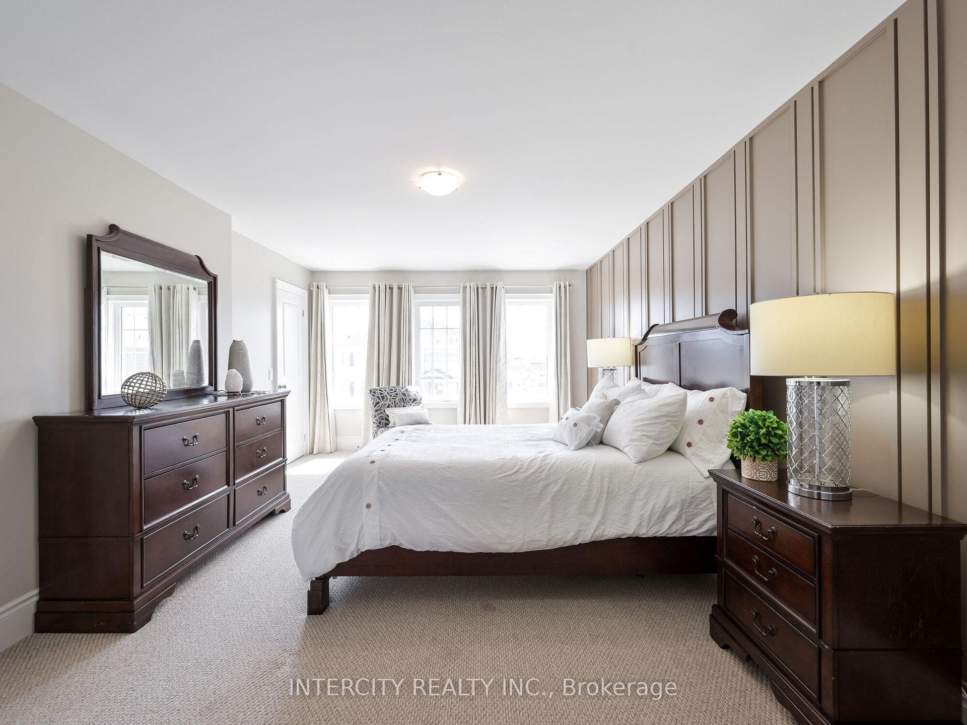 180 Newhouse Boulevard photo 27