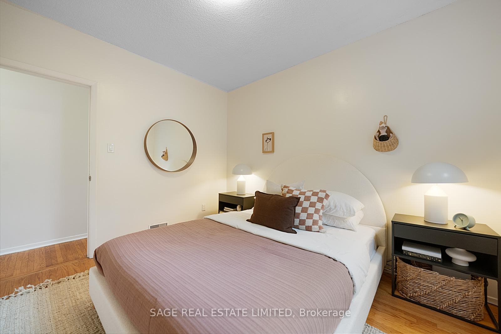 285 Delaware Avenue photo 24