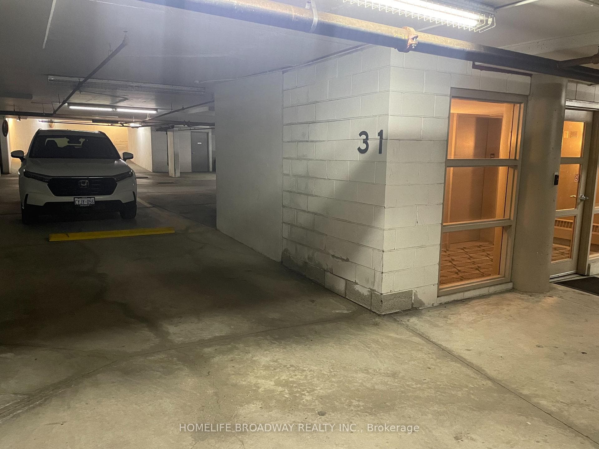 Parking sport Next to Entrance