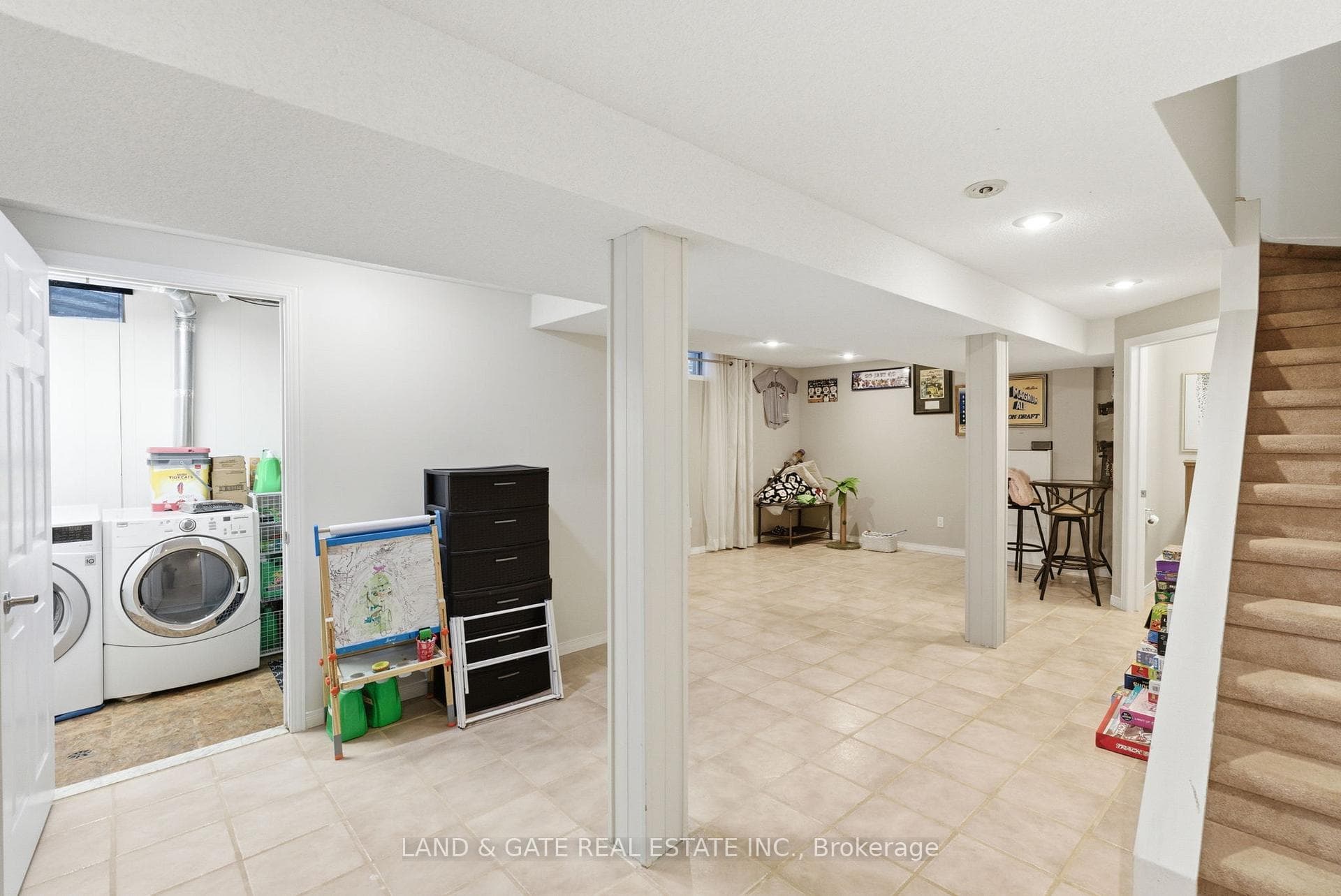 87 Hooper Square photo 29