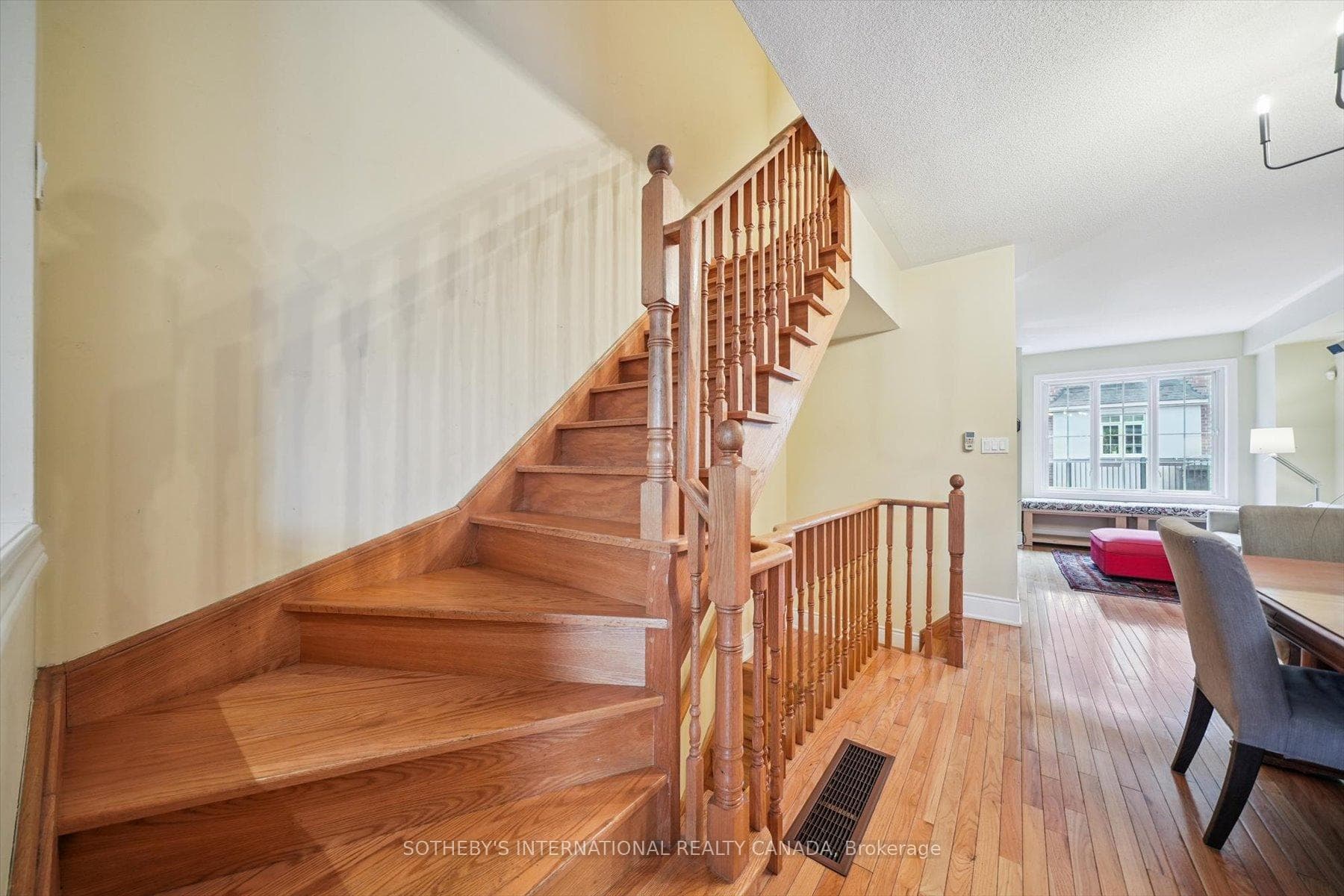 21 Streight Lane photo 14
