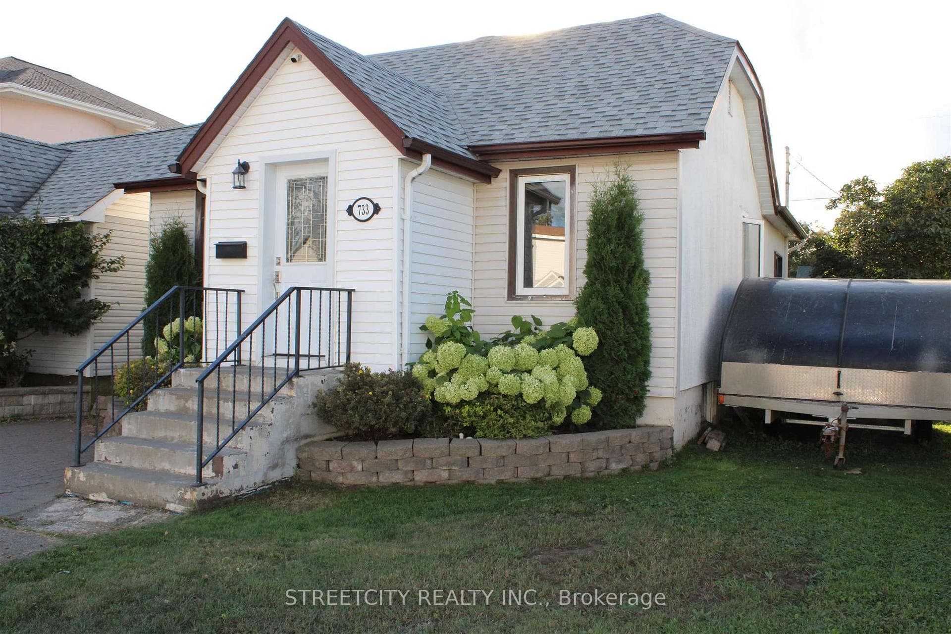 733 Ernestine Avenue photo 2