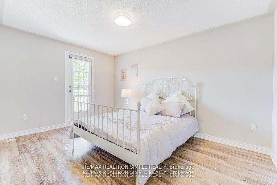 120 Roy Grove Way photo 16