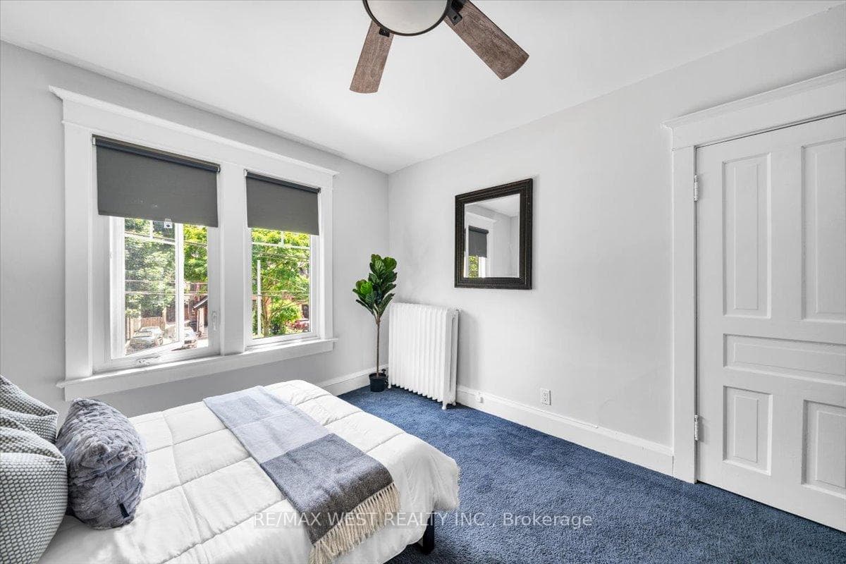 206 Howard Park Avenue photo 33