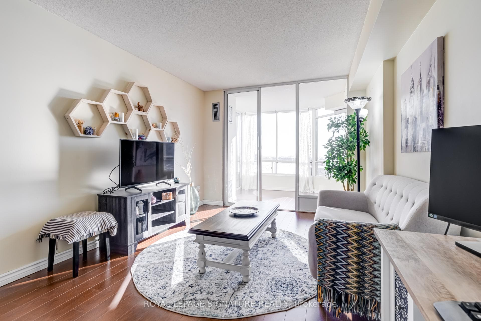 26 Hanover Road Unit 904 photo 6