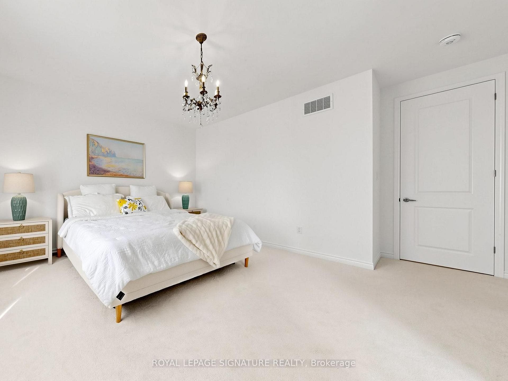 635 Newlove Street photo 27