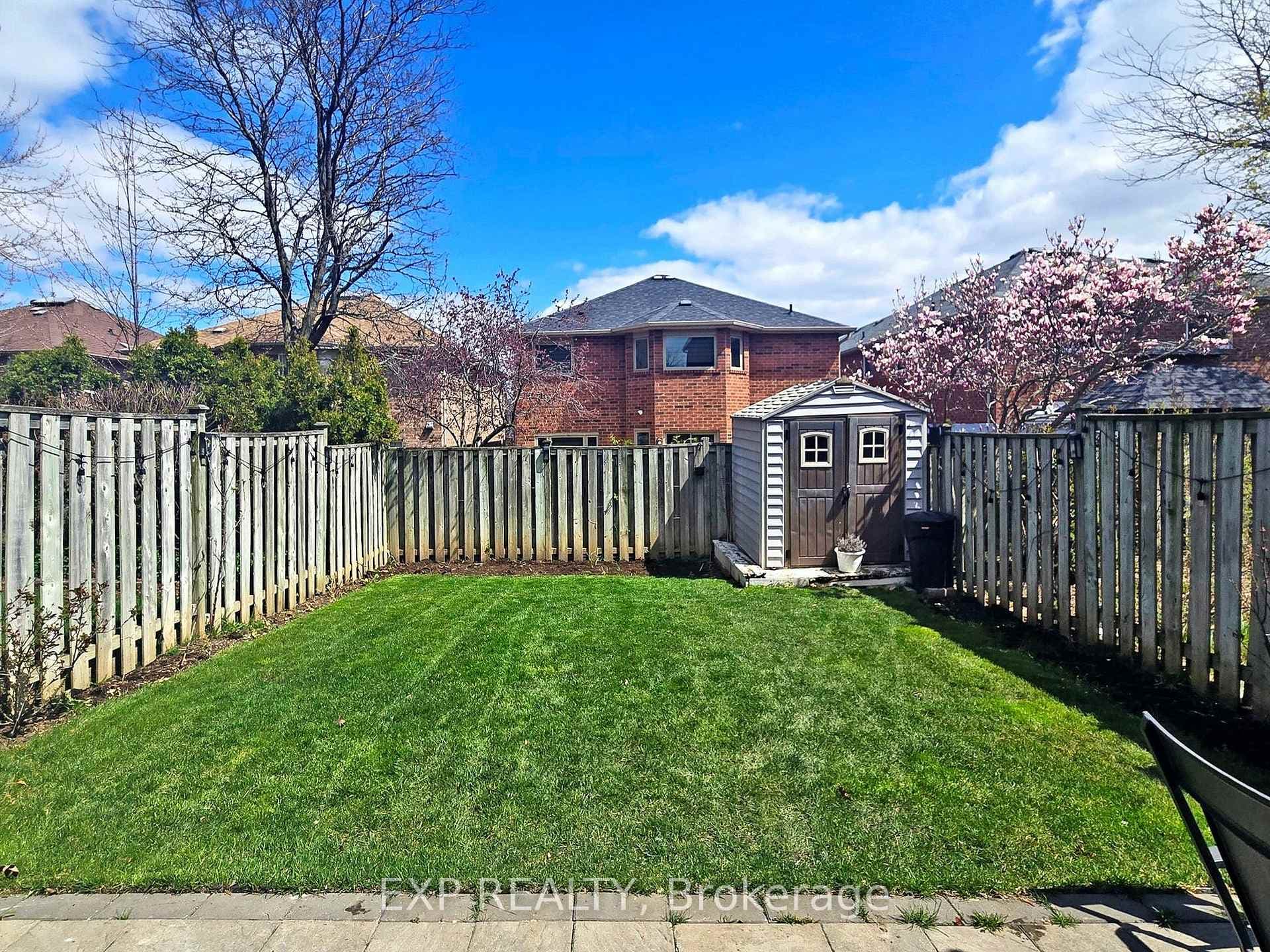 5469 Palmerston Crescent photo 40