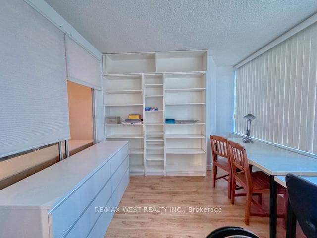 633 Bay Street Unit 1822 photo 20