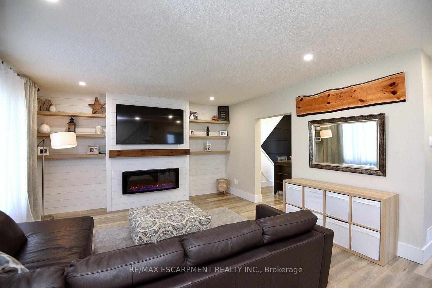 1091 Upper Wellington Street photo 8