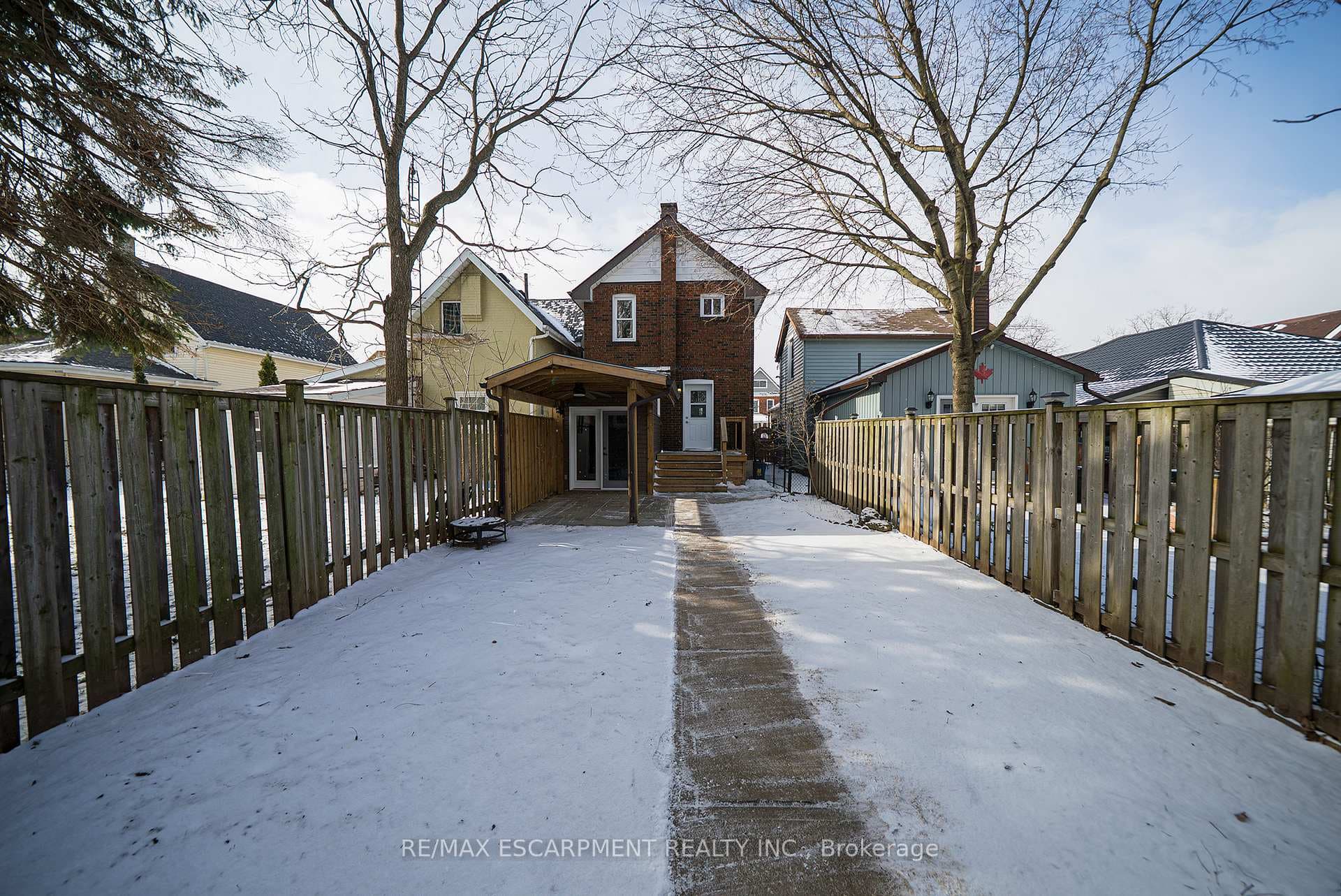65 1/2 Dundas Street photo 36