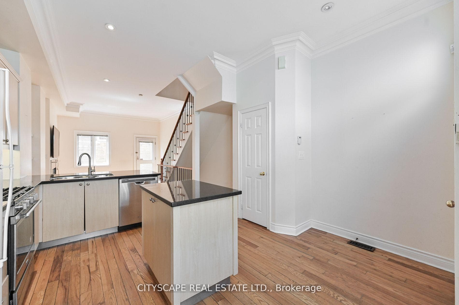 2 Luscombe Lane photo 10