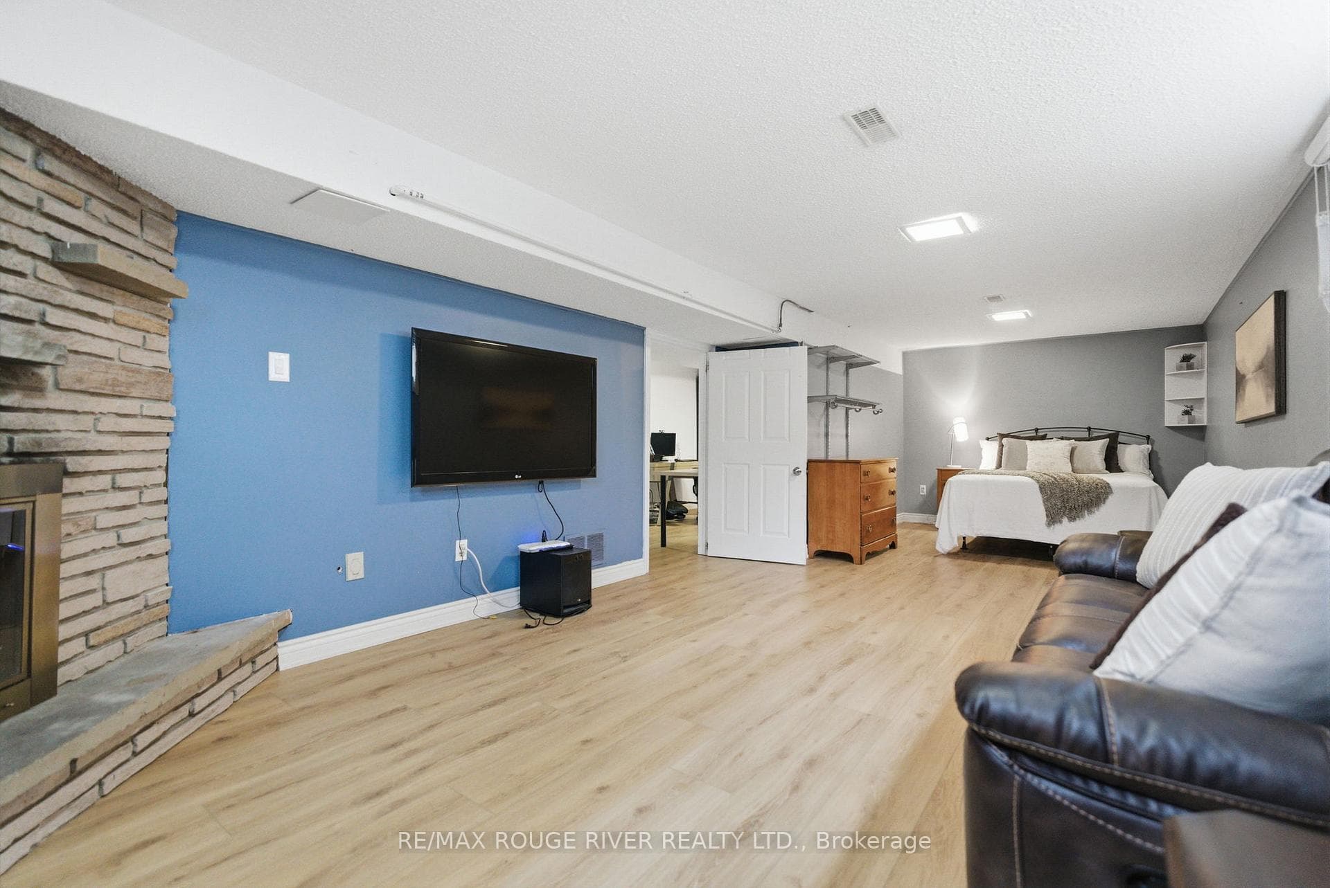209 Darcy Street photo 33