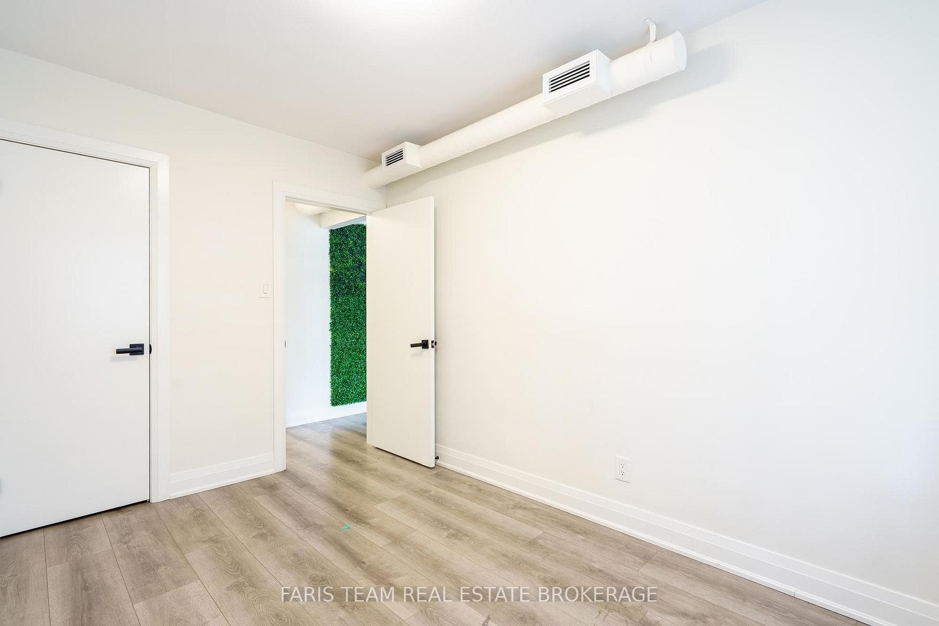 267 Lakeshore Road photo 30