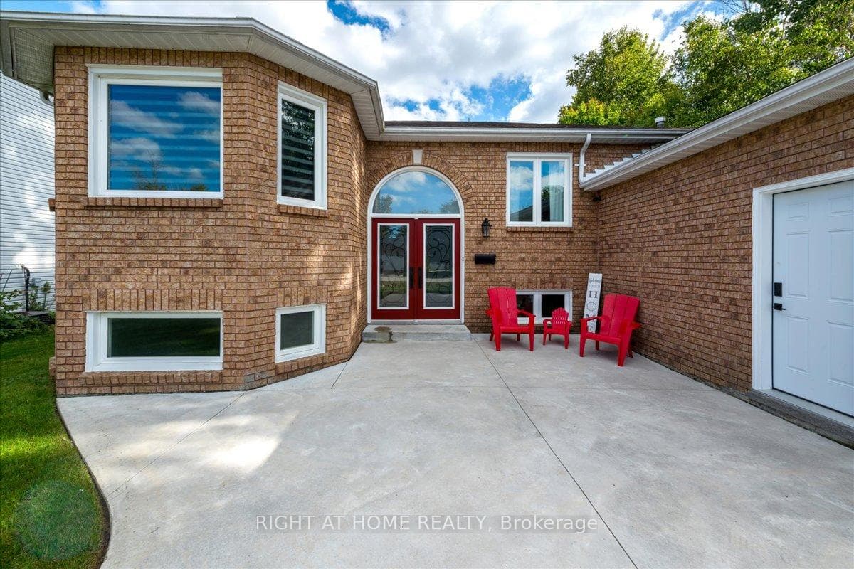 53 Royal Beech Drive photo 2