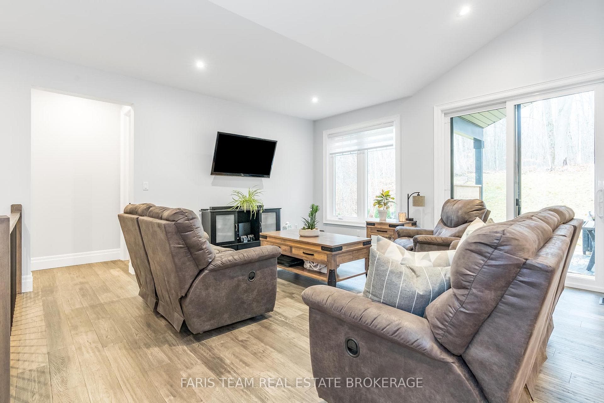 1532 Champlain Road photo 14