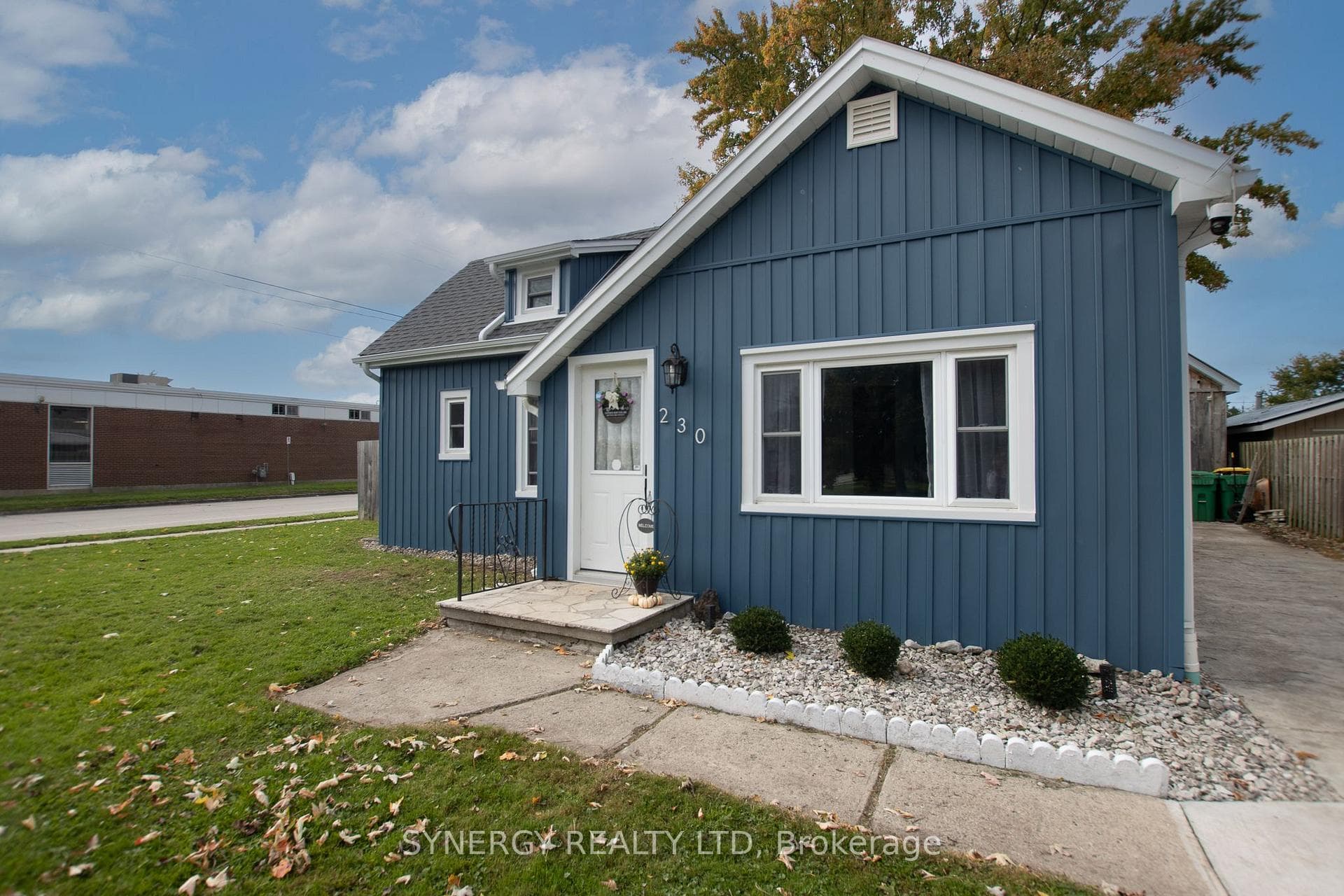 230 Currie Street photo 2