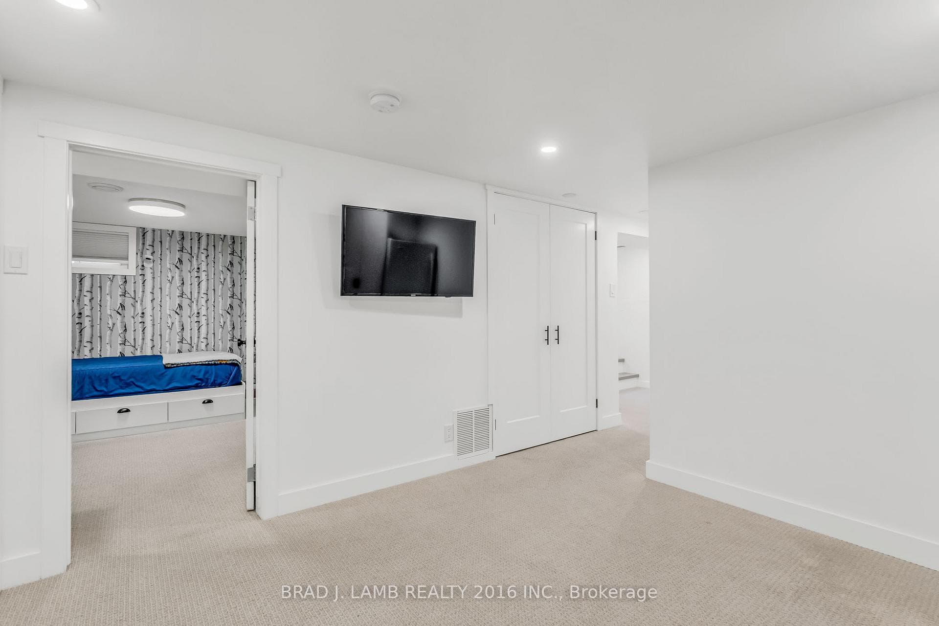 794 The Queensway N/A photo 9
