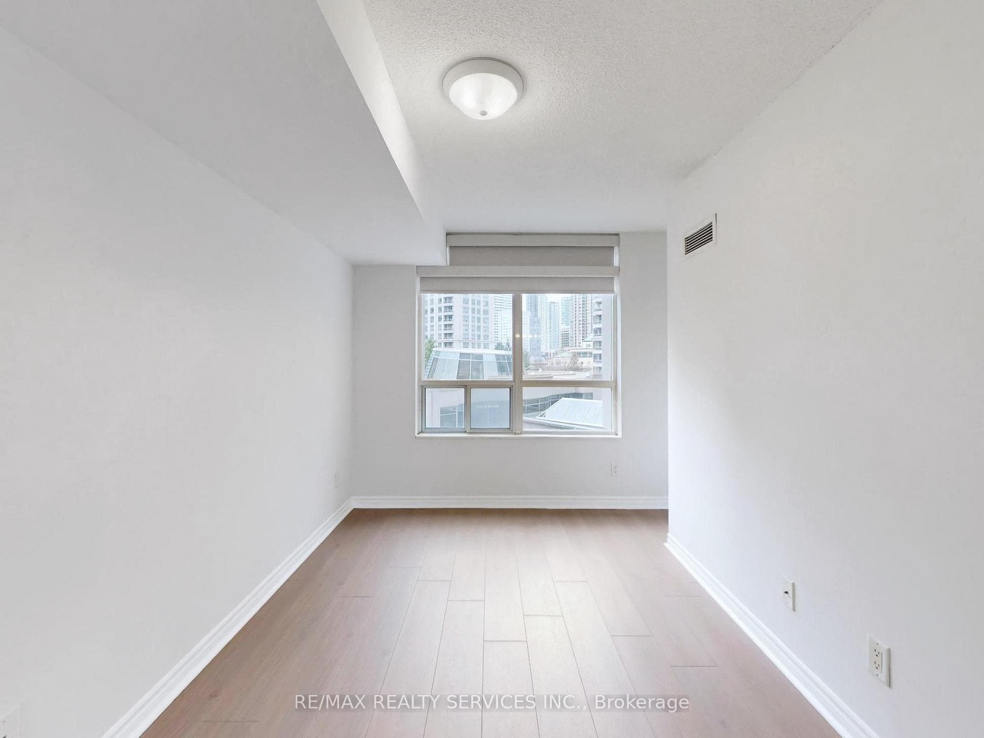 3880 Duke Of York Boulevard Unit 504 photo 24